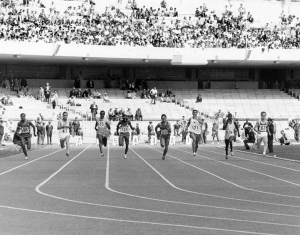 Harry Jerome (No 171) du Canada participe  une preuve d'athltisme aux Jeux olympiques de Tokyo de 1964. (Photo PC/AOC)