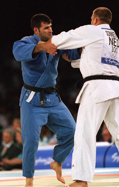 Canada's Nicolas Gill (L) competing in Judo at the 2000 Sydney Olympic Games. (CP Photo/ COA)