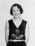Hilda Strike du Canada clbre sa mdaille d'argent remporte au 100 m lors des Jeux olympiques de Los Angeles de 1932. (Photo PC/AOC)