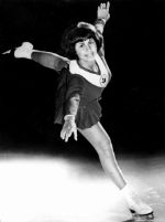 Petra Burka du Canada participe  une preuve de patinage artistique aux Jeux olympiques d'hiver d'Innsbruck de 1964, et remporte une mdaille de bronze. (Photo PC/AOC)