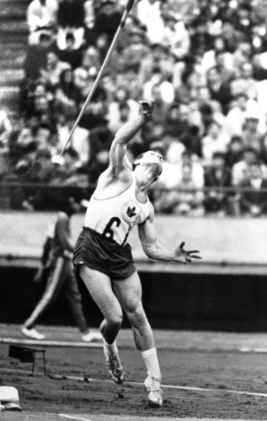 William Gardiner du Canada participe  l'preuve du javelot aux Jeux olympiques de Tokyo de 1964. (Photo PC/AOC)