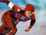La patineuse de vitesse longue piste du Canada Catriona Le May Doan de Calgary ngocie un virage lors du premier 500 m aux Jeux olympiques d'hiver de Salt Lake City, le 13 fvrier 2002. Le May Doan remportera la mdaille d'or aprs sa deuxime course du l