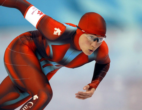 Susan Auch of Calgary rounds the corner in the 500 metres speed skating race at the Winter Olympics in Salt Lake City, Wed., Feb. 13, 2002.  Auch finished 20th.  The 500 metres continues with a final  race Thursday. (CP PHOTO/COA/Mike Ridewood)