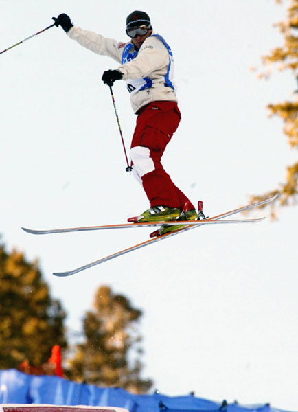 Soctt Bellavance of Prince George, B.C., was the top Canadian at sixth in the men's moguls at the Winter Olympics in Deer Valley, Utah, Tues. Feb. 12, 2002. (CP Photo/COA/Mike Ridewood)
