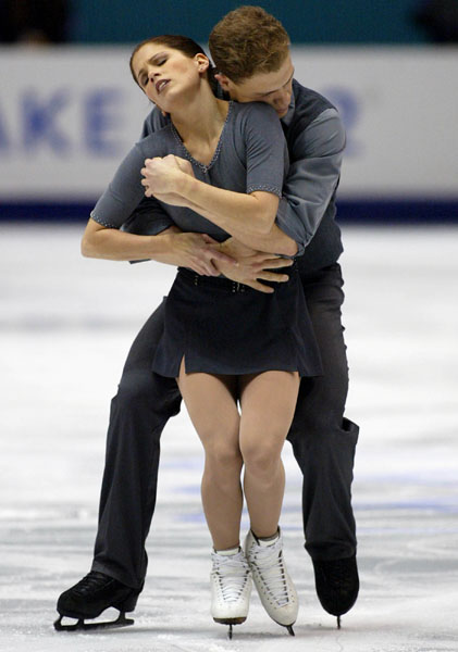 Canadian skaters David Pelletier and Jamie Sale put on a show during their Pairs Free Skating in Salt Lake City, Utah Monday Feb. 11, at the 2002 Winter Olympics. They won a Silver medal for their skate.  (They will be co-awarded the gold later on after an ISU's decision.)  (CP Photo/COA/Andre Forget)