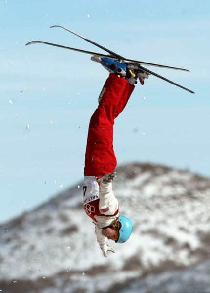 Veronika Bauer of Toronto flies over Deer Valley, Utah, to qualify ninth for Monday's aerials final at the Winter Olympics, Sat., Feb. 16, 2002.  (CP PHOTO/COA/Mike Ridewood)