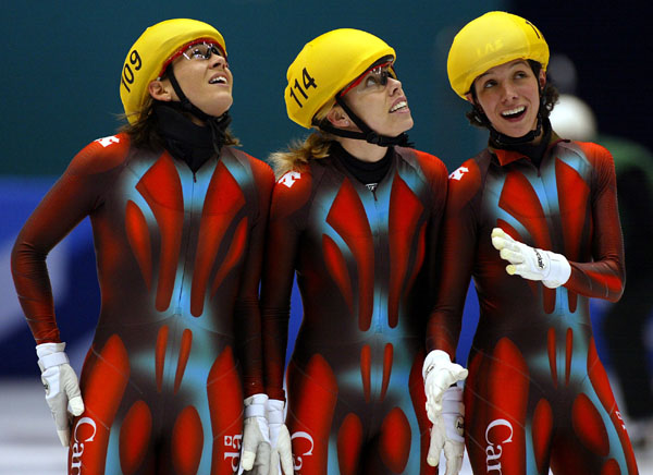 Isabelle Charest, (left) Tania Vicent and Marie-Eve Drolet (right) look up at the score board following the Ladies 3,000 metre heat in Salt Lake City, Utah Saturday Feb. 16, at the 2002 Winter Olympic Games.   (CP Photo/COA/Andre Forget)