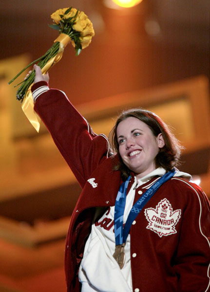 Aerials bronze medallist Deidre Dionne of Red Deer waves to crowd after receiving her medal in Salt Lake City, Utah during the Winter Olympics, Mon., Feb. 18, 2002.  (CP PHOTO/COA/Mike Ridewood)