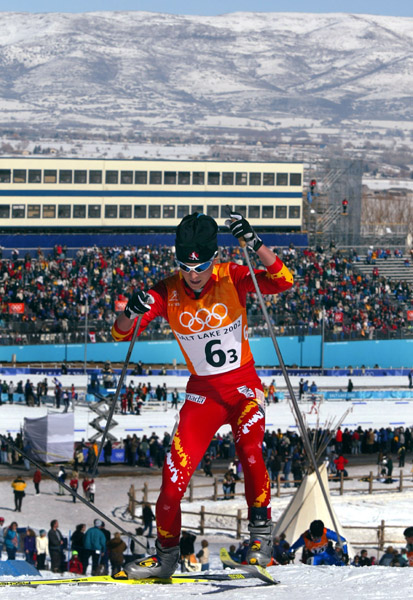 Canadian cross-country skier Amanda Fortier skis the third leg of the Women's 4 X 5 km Relay in Soldier Hollow Thursday Feb. 21, at the 2002 Winter Olympic Games in Salt Lake City. (CP Photo/COA/Andre Forget)