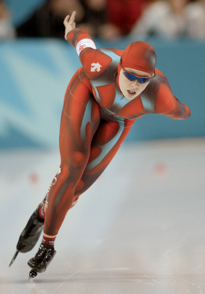 Cindy Klassen of Winnipeg races to fourth place in the women's 5,000 metre long track speed skating race at the Winter Olympics in Salt Lake City, Utah, Sat., Feb. 23, 2002 . (CP PHOTO/COA/Mike Ridewood)