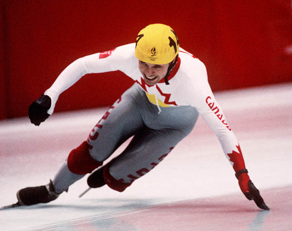 Michel Daigneault du Canada participe  une preuve de patinage de vitesse courte piste aux Jeux olympiques d'hiver d'Albertville de 1992. (Photo PC/AOC)