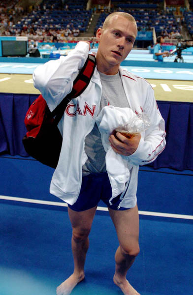 Kyle Shewfelt of Calgary leaves after the men's vault final at the 2004 Summer Olympic Games in Athens, Greece, Monday, August 23, 2004. Shewfelt came in fourth. (CP PHOTO/COC/Andre Forget)