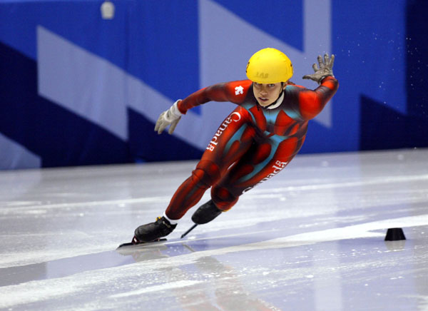 Alanna Kraus skates to the finish in the 500 meter 2002 Olympic Winter Games in Salt Lake City. (PC Photo/COA/Andr Forget).