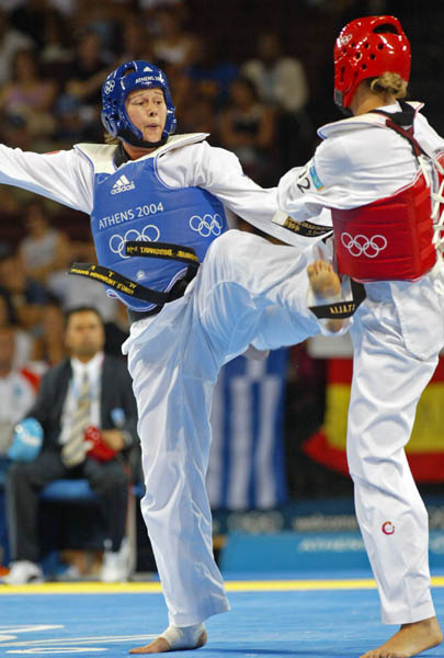 Canada's Dominique Bosshart (blue) of Winnipeg competes with Daniela Castrignano of Italy in the women's plus 67kg taekwondo at the Athens Olympics on Sunday Aug. 29, 2004. (CP PHOTO/COC-Mike Ridewood)