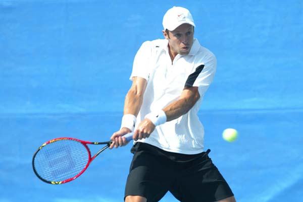 Canada's Daniel Nestor hits the ball in the first round game of the Olympic tennis tournament in Athens on August 15, 2004. (CP PHOTO)2004(COC-Mike Ridewood)