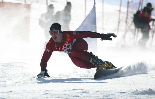Ryan Wedding effectue sa descente lors de la qualification du slalom parallle masculin  Park City, Utah, le 14 fvrier 2002 aux Jeux olympiques d'hiver de Salt Lake City. Wedding n'a pas russi  passer  la finale. (Photo PC/AOC/Andr Forget).