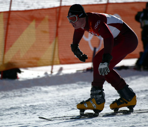 Ryan Wedding effectue sa descente lors de la qualification du slalom parallle masculin  Park City, Utah, le 14 fvrier 2002 aux Jeux olympiques d'hiver de Salt Lake City. Wedding n'a pas russi  passer  la finale. (Photo PC/AOC/Andr Forget).