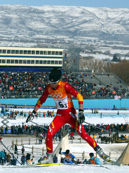 Canadian cross-country skier Amanda Fortier skis the third leg of the Women's 4 X 5 km Relay in Soldier Hollow Thursday Feb. 21, at the 2002 Olympic Winter Games in Salt Lake City. (CP Photo/COA/Andre Forget).