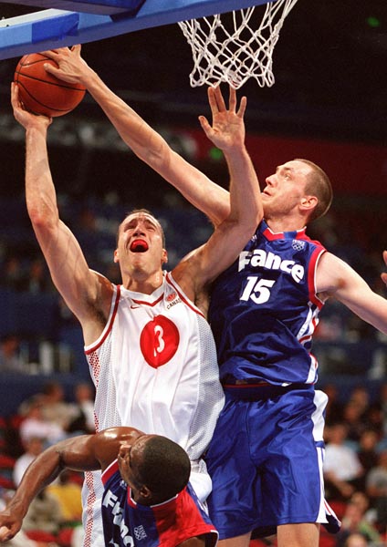 Canada's Pete Guarasci attempts a dunk during a basketball game at the Sydney 2000 Olympic Games. (CP PHOTO/ COA)