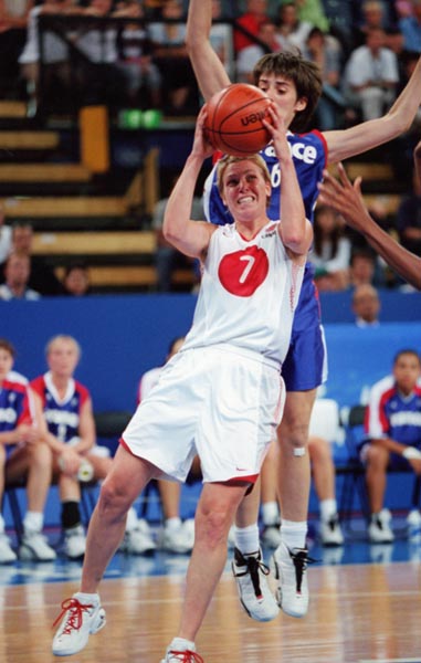 Canada's Nikki Johnson playing for the Canadian women's basketball team during the Sydney 2000 Olympic Games. (CP PHOTO/ COA)