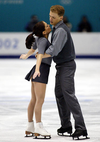 Canadian skaters David Pelletier and Jamie Sale put on a show during their Pairs Free Skating in Salt Lake City, Utah Monday Feb. 11, at the 2002 Olympic Winter Games. (CP Photo/COA/Andre Forget).