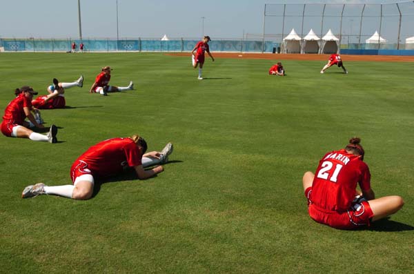 Canada's softball team stretches prior to a practice game against Australia on August 11, 2004 at the Olympic Games in Athens. (CP PHOTO 2004/Andre Forget/COC)