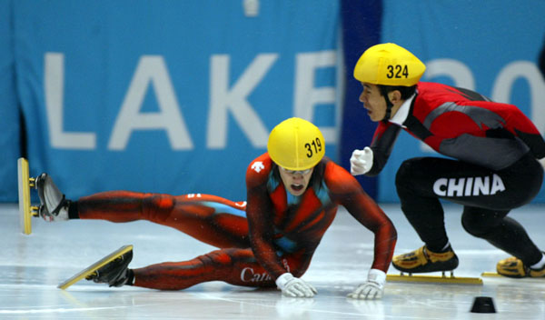 Mathieu Turcotte (319) is taken down by Jiajun Li from China during the Men's 1000 metre Semi Final in Salt Lake City, Utah Saturday Feb. 16, at the 2002 Olympic Winter Games. (CP Photo/COA/Andre Forget).