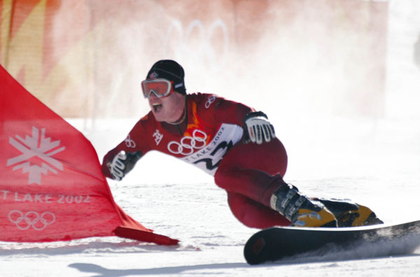 Ryan Wedding, of Coquitlam, B.C., races down the slalom course during the men's parallel giant slalom qualifications in Park City, Utah, Thursday Feb. 14, at the 2002 Olympic Winter Games. Wedding failed to qualify. (CP Photo/COA/Andre Forget)