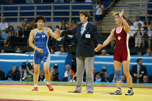 Canada's Tonya Verbeek of Beamsville, Ont., (red) wrestled Saori Yoshida of Japan at 55 kg. in women's wrestling finals at the Olympic Games in Athens, Monday, August 23, 2004. Verbeek lost the match and claimed the silver medal. (CP PHOTO)2004(COC-Mike Ridewood)