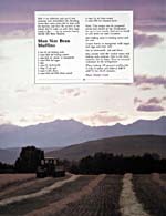 Page 30 du livre de cuisine ALBERTA PICTORIAL COOKBOOK qui présente une recette de muffins au son posée sur une photo d'un fermier en train de moissonner dans les contreforts des Rocheuses