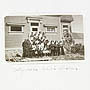 Deux photos de l'école Restigouche, avec les professeurs et les élèves, au Nouveau-Brunswick, en 1911